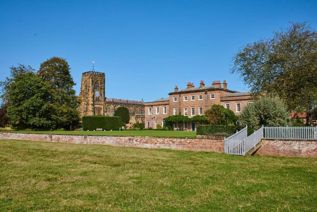 Thirsk Hall South Wing, North Yorkshire 외부 사진