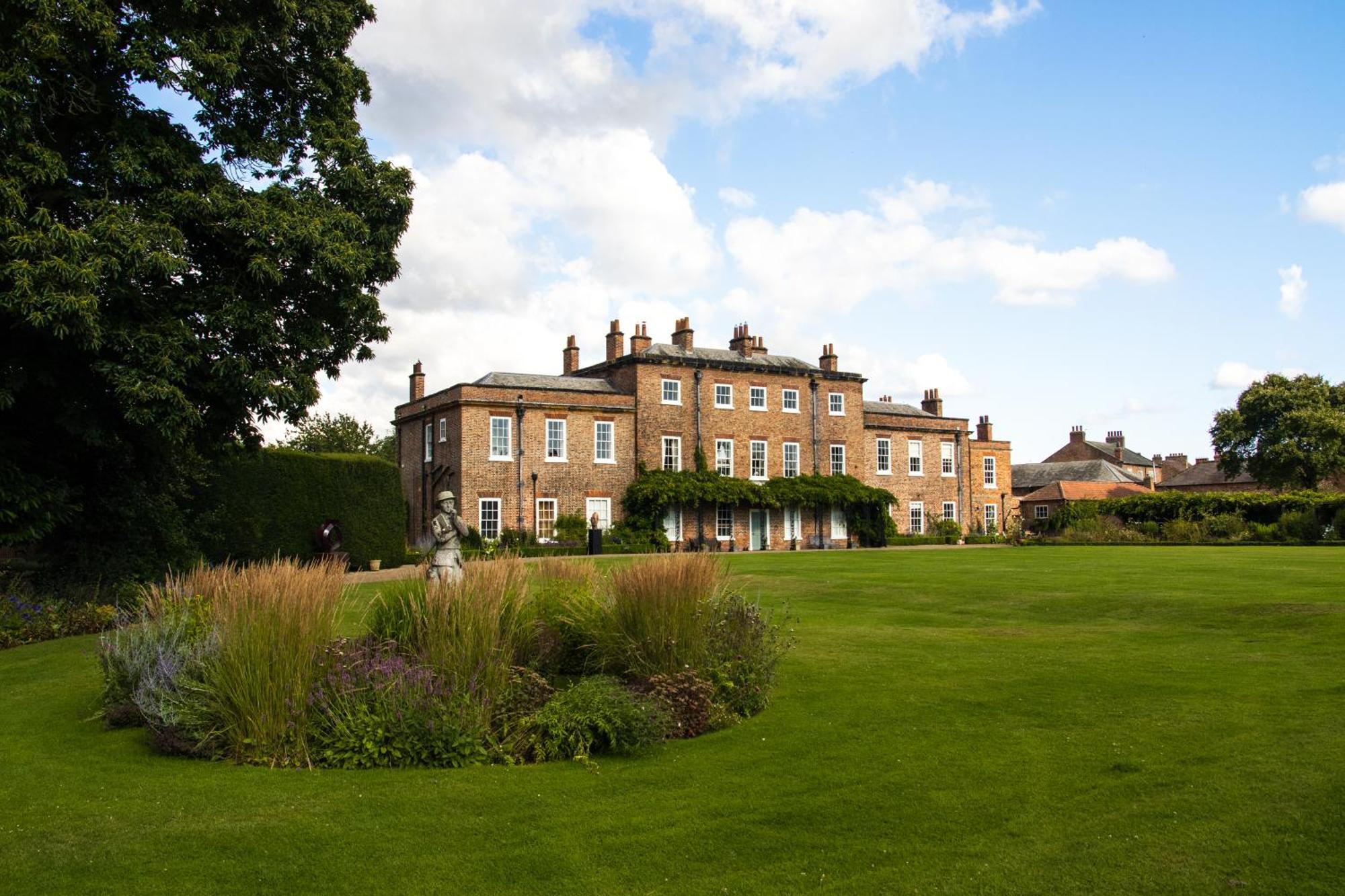 Thirsk Hall South Wing, North Yorkshire 외부 사진